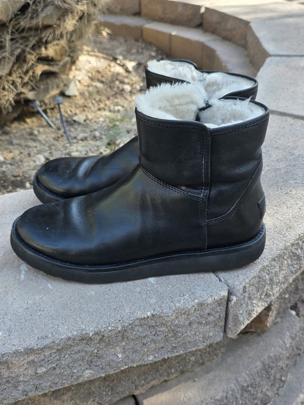 UGG ABREE mini Leather  Boots Us 8